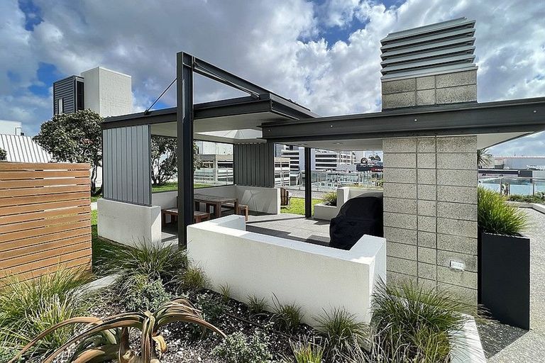 Photo of property in Sentinel Apartments, 2403/3 Northcroft Street, Takapuna, Auckland, 0622
