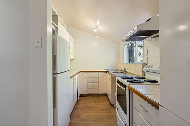 Photo of property in 9 Hungerford Road, Lyall Bay, Wellington, 6022