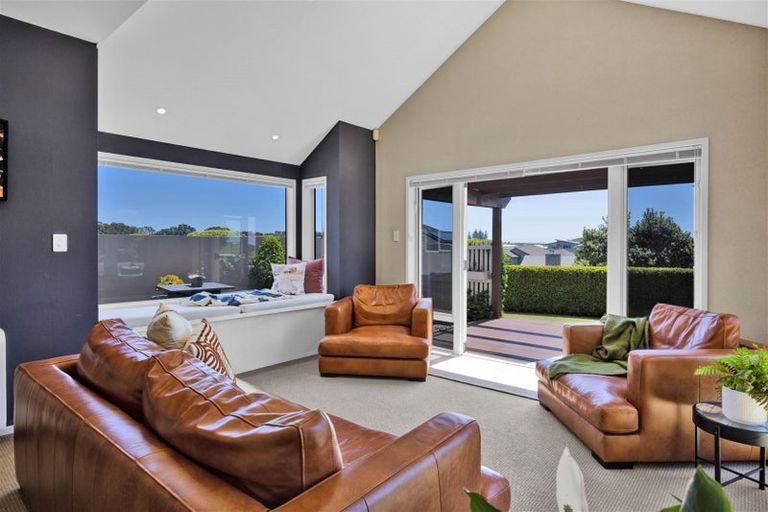 Photo of property in 10 Sampson Avenue, Waiwhakaiho, New Plymouth, 4312