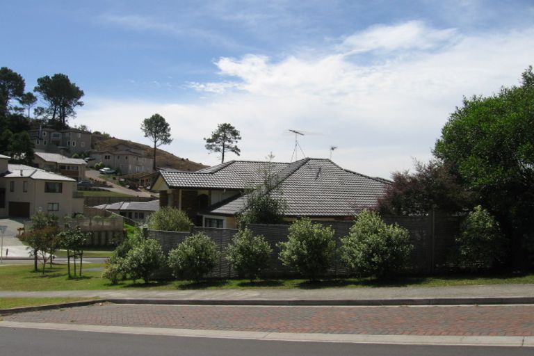 Photo of property in 8 Landvale Court, Browns Bay, Auckland, 0630