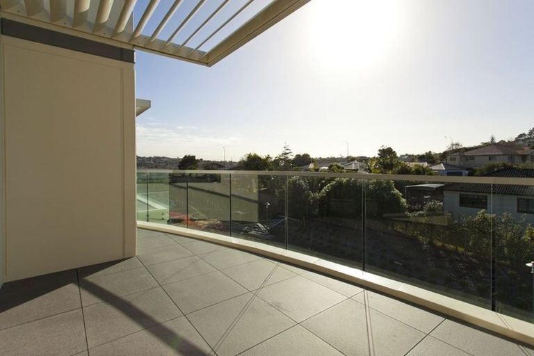 Photo of property in Apollo Apartments, 409/46 Rosedale Road, Rosedale, Auckland, 0632