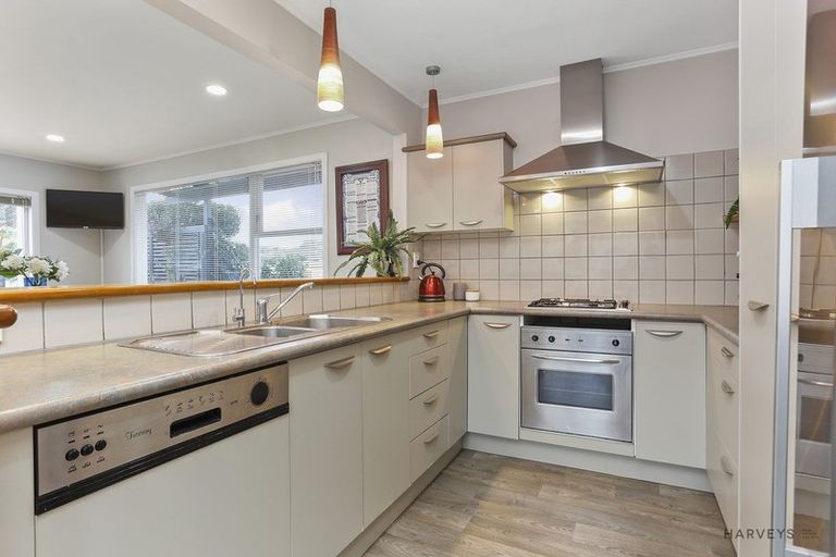 Photo of property in 45 Castleford Street, Green Bay, Auckland, 0604