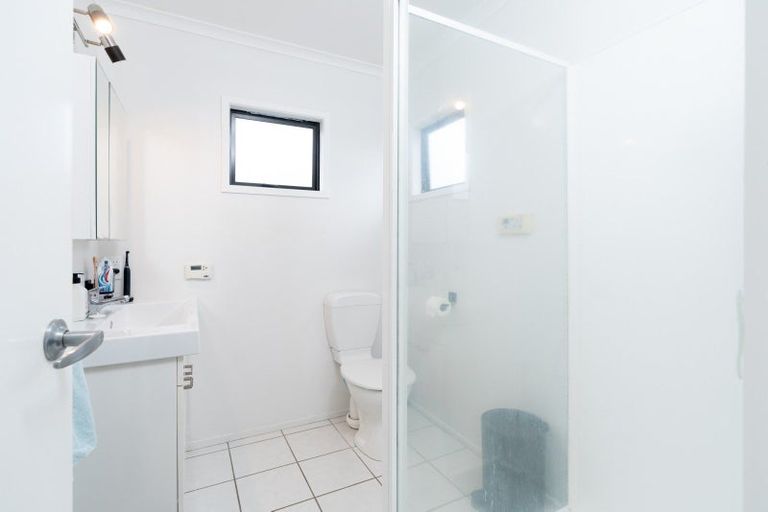 Photo of property in 150 Woodman Drive, Tawa, Wellington, 5028