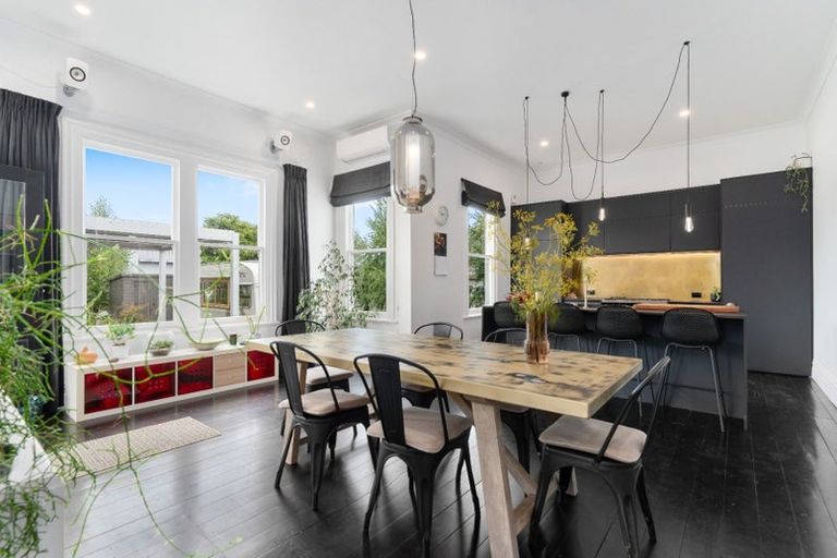 Photo of property in 250 Main Street, Greytown, 5712