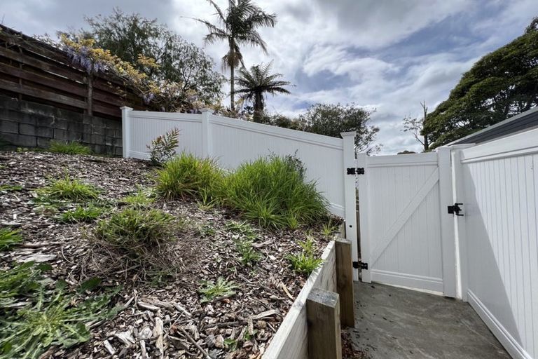 Photo of property in 2/1 Keldale Place, Forrest Hill, Auckland, 0620