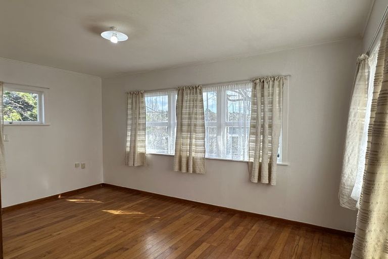 Photo of property in 61 Lake Road, Northcote, Auckland, 0627