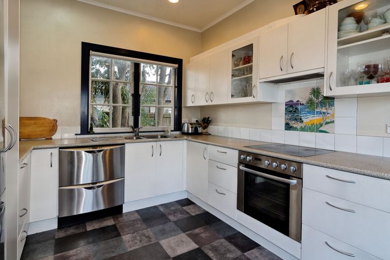 Photo of property in 22 Rimu Road, Oratia, Auckland, 0604