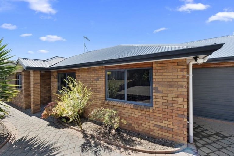 Photo of property in 57 Forest Lake Road, Forest Lake, Hamilton, 3200