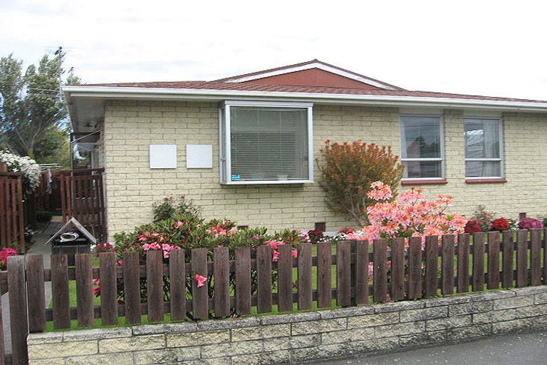 Photo of property in 2/60 Veitches Road, Casebrook, Christchurch, 8051