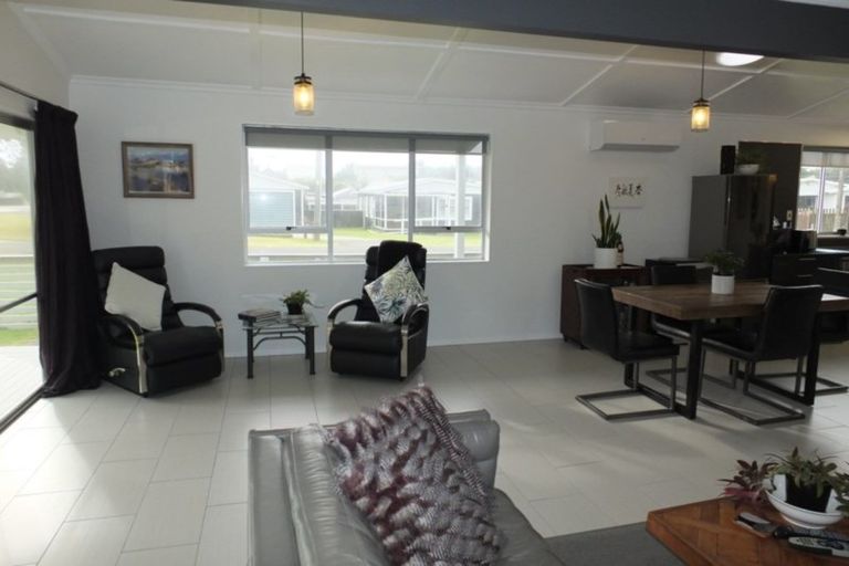 Photo of property in 18 Chrystall Street, Foxton Beach, Foxton, 4815