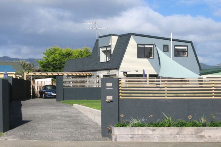 Photo of property in 8 Whitmore Grove, Waikanae Beach, Waikanae, 5036