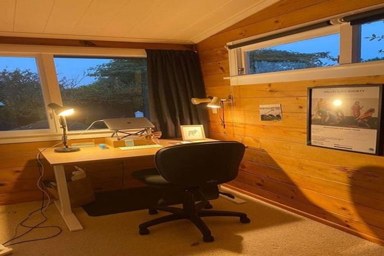 Photo of property in 8-8a Walton Avenue, Waikanae, 5036