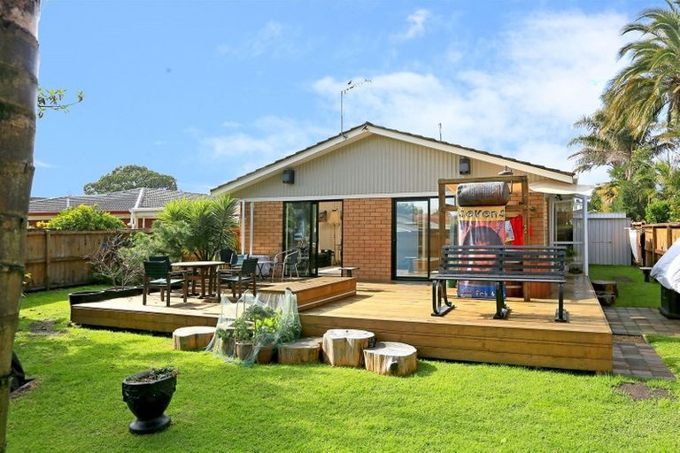 Photo of property in 2/3 Papatahi Place, Henderson, Auckland, 0610