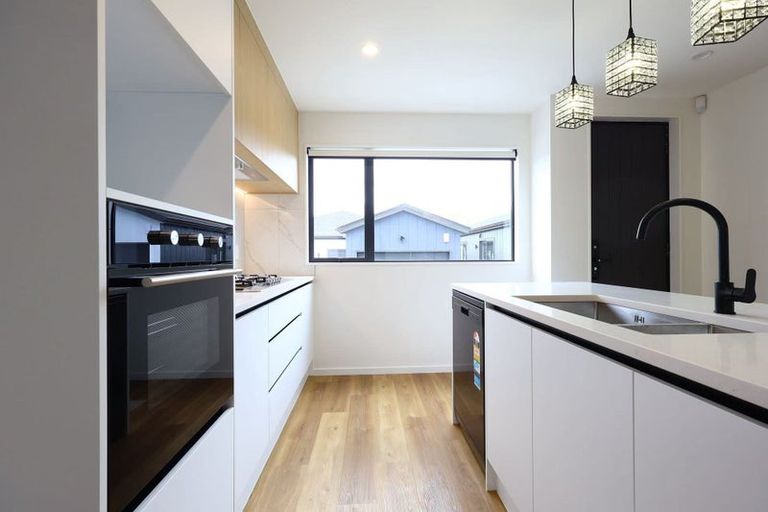 Photo of property in 5/25 Hutchinson Avenue, New Lynn, Auckland, 0600