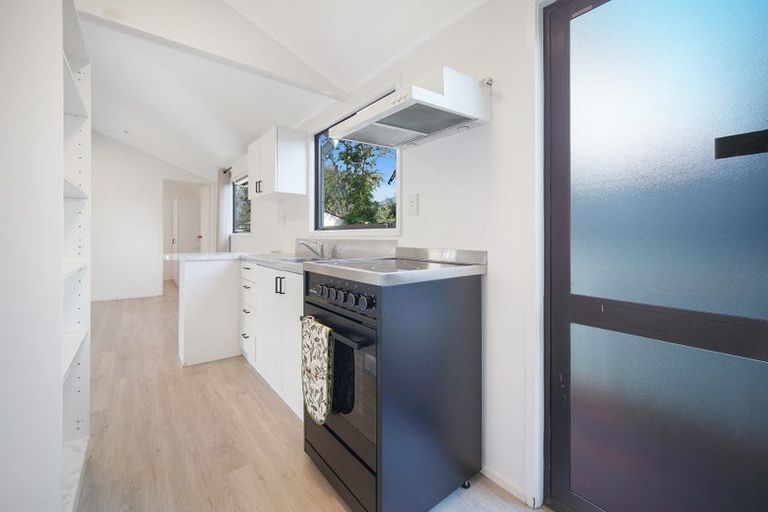 Photo of property in 5a Shamrock Lane, Te Atatu Peninsula, Auckland, 0610