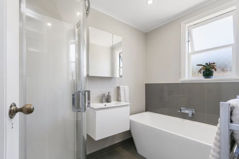 Photo of property in 9b Fergusson Street, Waterloo, Lower Hutt, 5011