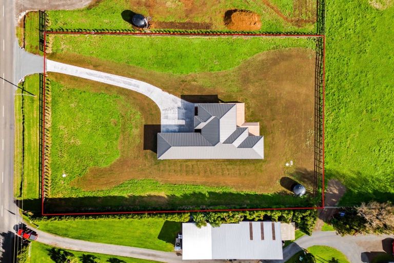 Photo of property in 31 Ninia Road, Paraite, New Plymouth, 4373