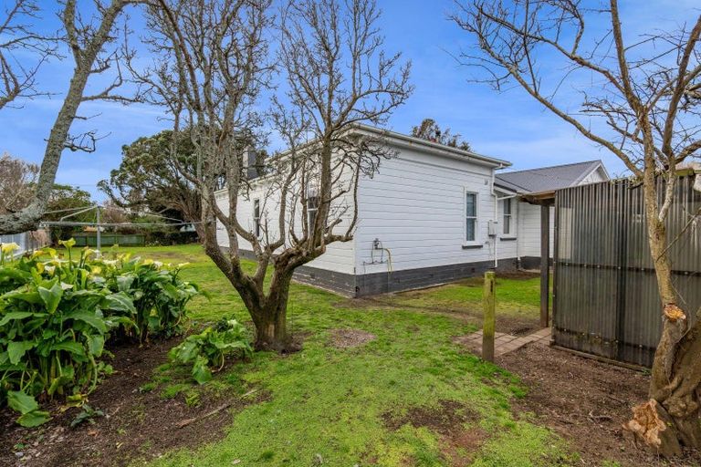 Photo of property in 76 South Road, Manaia, 4612