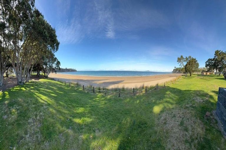 Photo of property in 2/71 Browns Bay Road, Browns Bay, Auckland, 0630