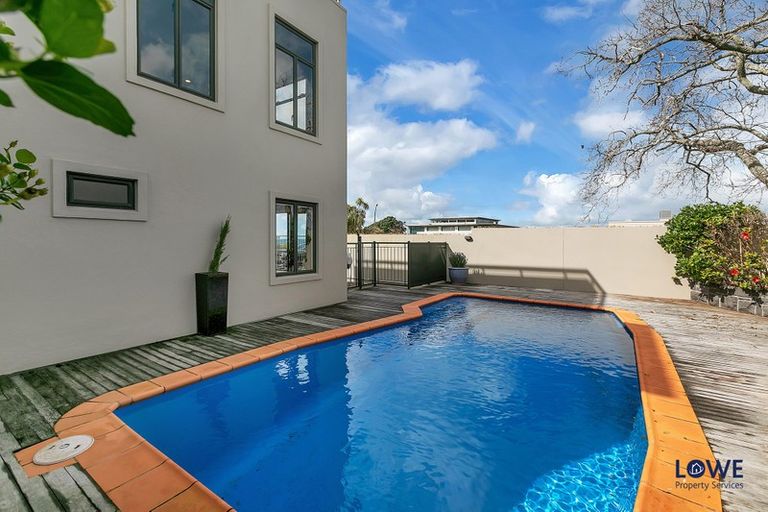 Photo of property in 1a Bournemouth Terrace, Murrays Bay, Auckland, 0630