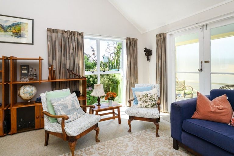 Photo of property in 2 Escort Grove, Awapuni, Palmerston North, 4412