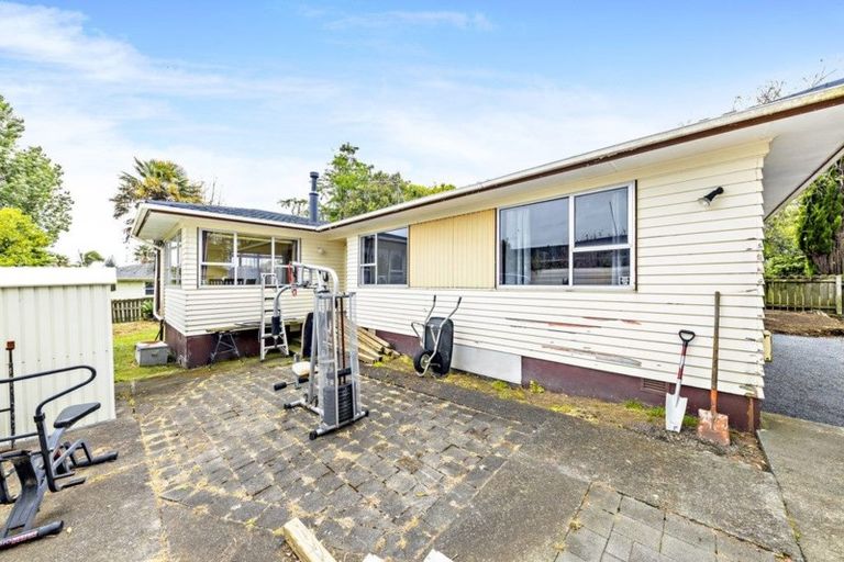 Photo of property in 6 Ronald Place, Manurewa, Auckland, 2102