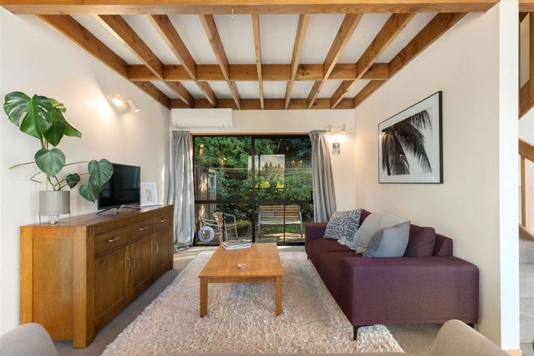 Photo of property in 1/4 Sainsbury Road, Fernhill, Queenstown, 9300