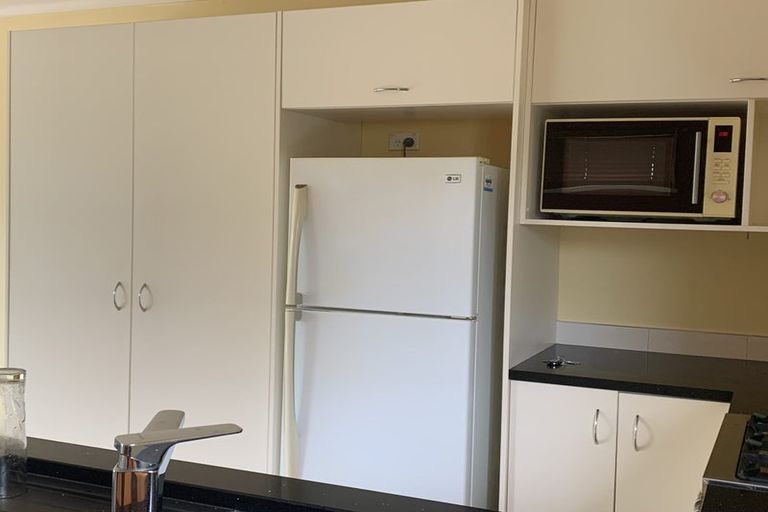 Photo of property in 2/24 Garadice Road, Rothesay Bay, Auckland, 0630