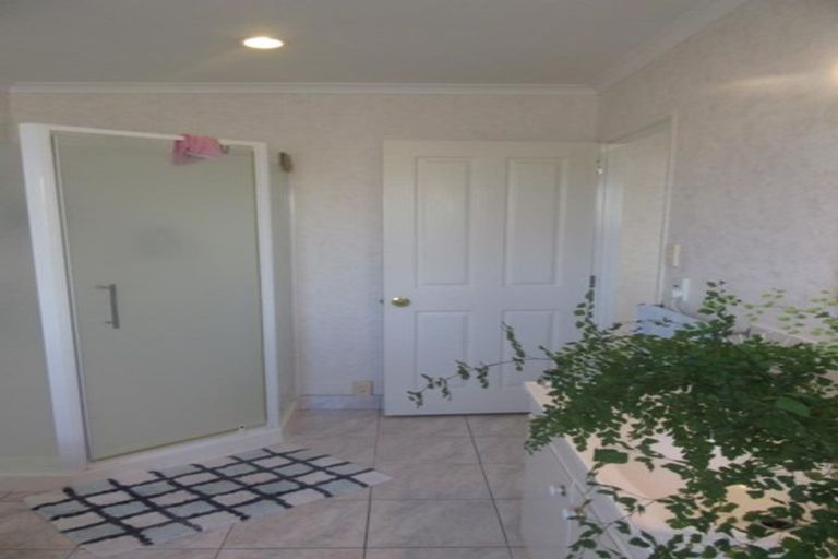 Photo of property in 31 Ray Small Drive, Papakura, 2110