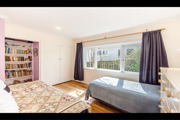 Photo of property in 35 Dale Road, Raumati South, Paraparaumu, 5032