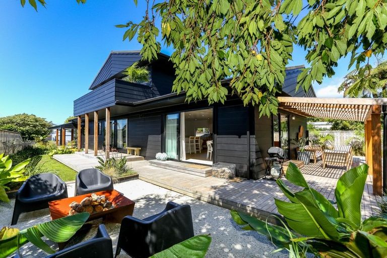 Photo of property in 23 Linda Street, Oakura, 4314