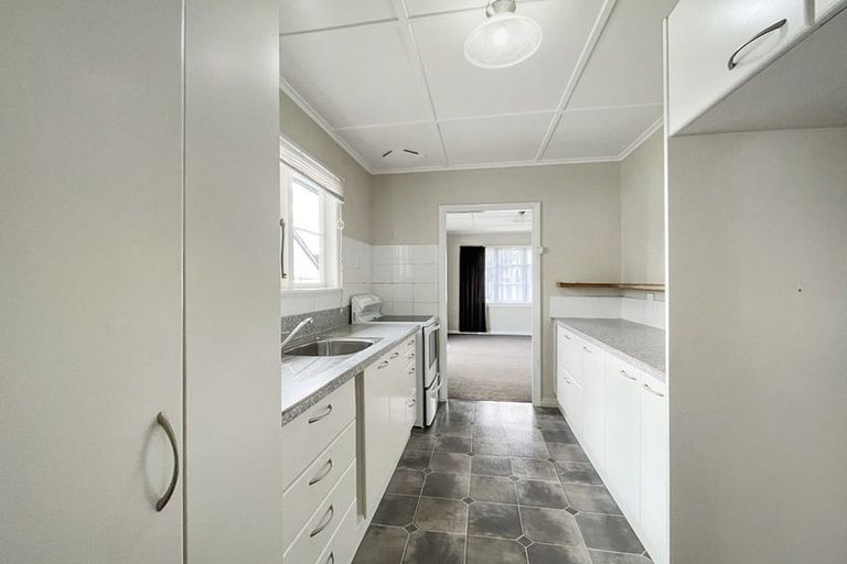 Photo of property in 17 Rewa Street, Takaro, Palmerston North, 4412