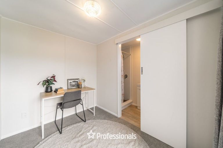 Photo of property in 17 Maungaraki Road, Korokoro, Lower Hutt, 5012