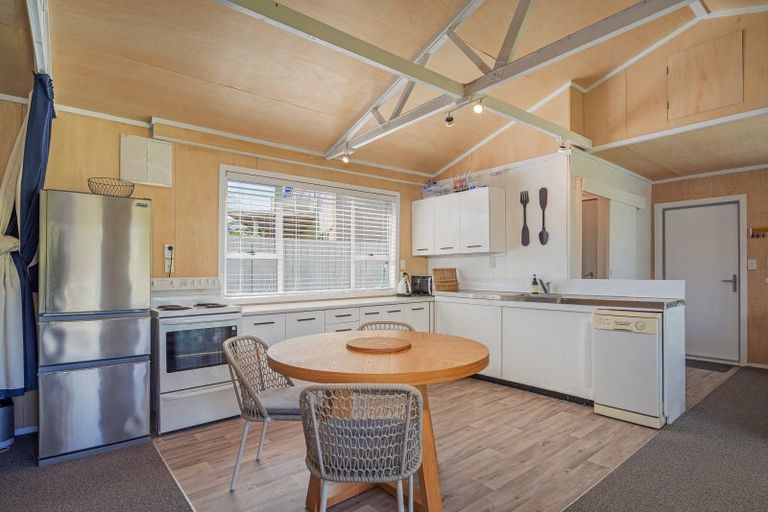 Photo of property in 40 Hardy Place, Cooks Beach, Whitianga, 3591