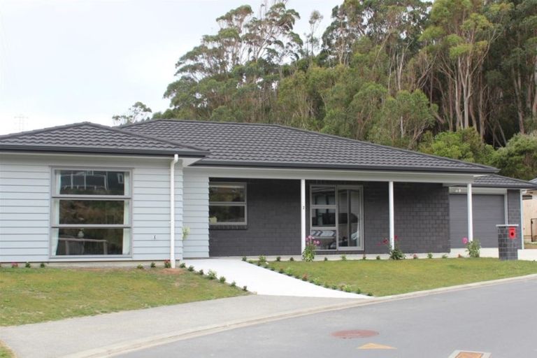 Photo of property in 2 Hull Place, Whitby, Porirua, 5024