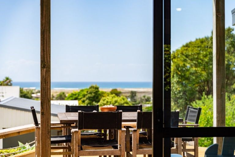 Photo of property in 2 Cullen Street, Mangawhai Heads, Mangawhai, 0505