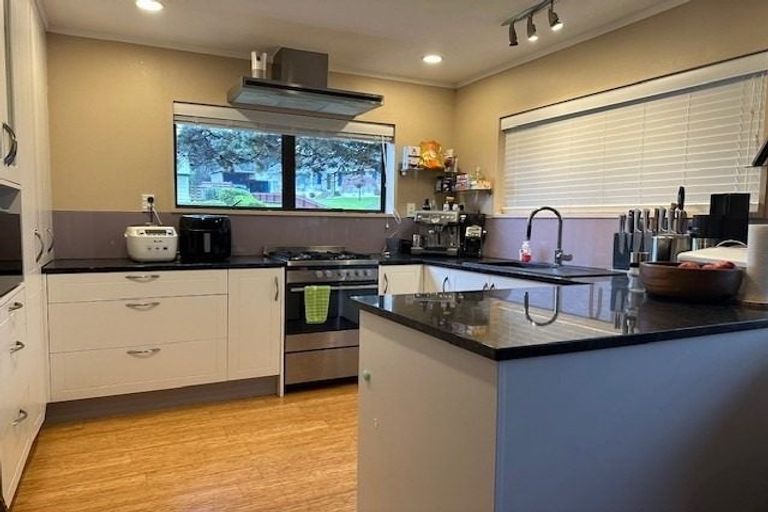 Photo of property in 52 Cumberland Crescent, Welcome Bay, Tauranga, 3112