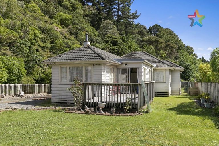 Photo of property in 24 Korau Grove, Stokes Valley, Lower Hutt, 5019