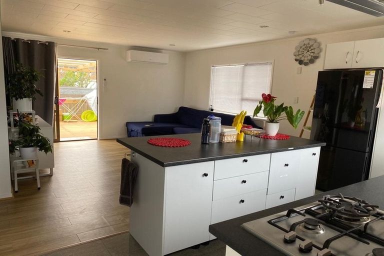 Photo of property in 2/35 Russell Road, Manurewa, Auckland, 2102