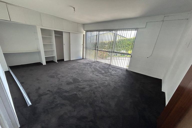Photo of property in 1/361 Wairau Road, Totara Vale, Auckland, 0629