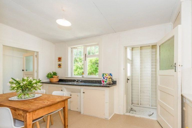 Photo of property in 1-2/6a Pohutukawa Street, Woburn, Lower Hutt, 5010