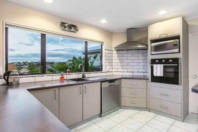 Photo of property in 2/4 Dorrit Lane, Howick, Auckland, 2014