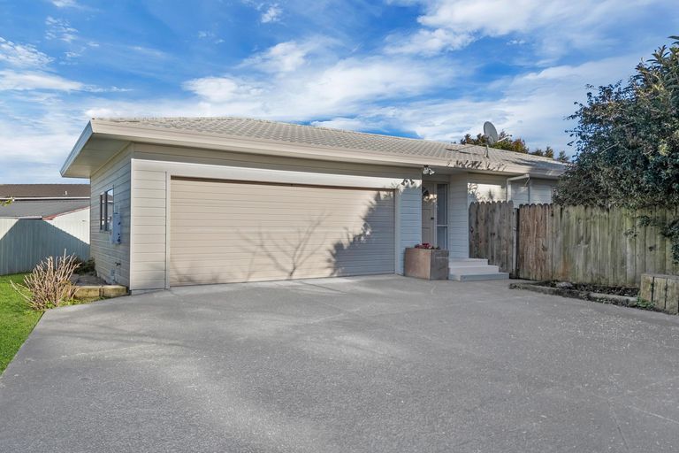 Photo of property in 2/105 Carnoustie Drive, Wattle Downs, Auckland, 2103