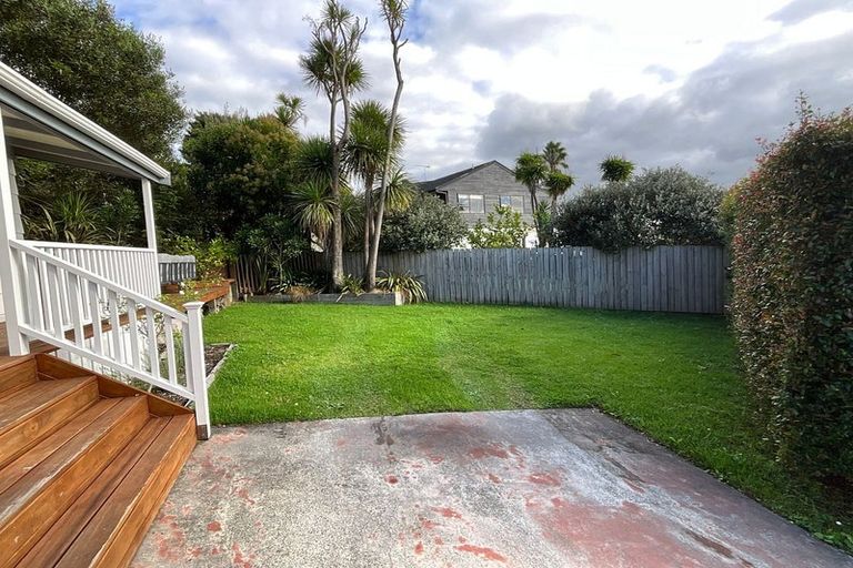 Photo of property in 1/24 Halder Place, Torbay, Auckland, 0632