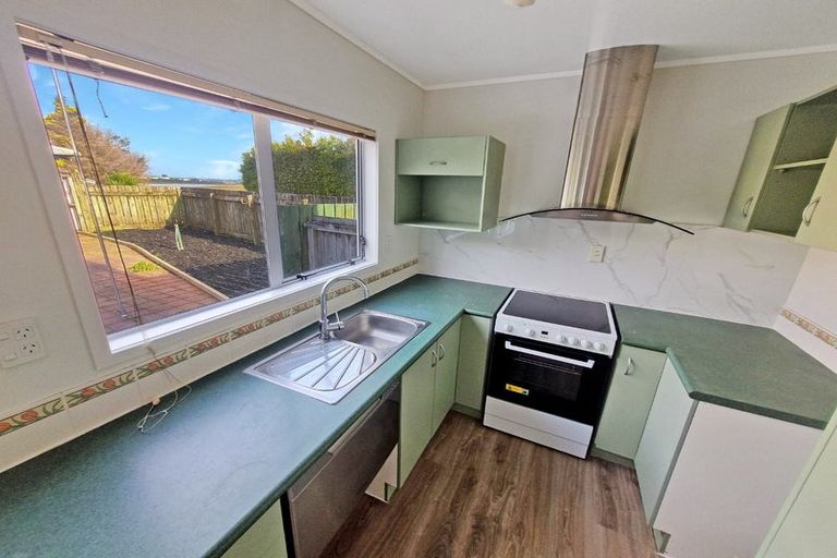 Photo of property in 112a Tiroroa Avenue, Te Atatu South, Auckland, 0610