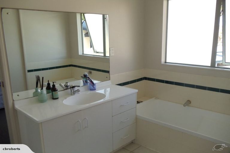 Photo of property in 1/1 Wood Avenue, Howick, Auckland, 2014