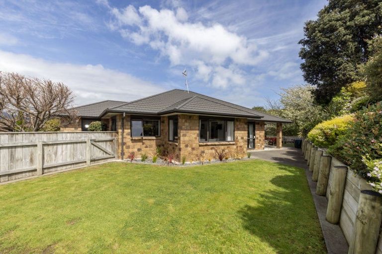 Photo of property in 33 Gandalf Crescent, Paraparaumu, 5032
