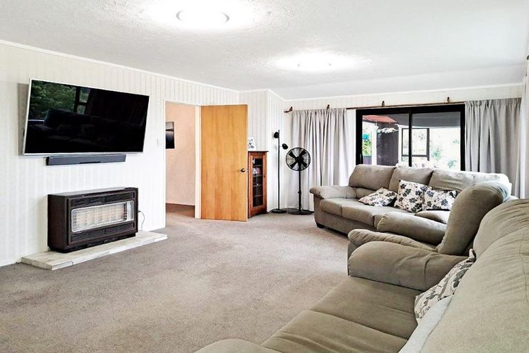 Photo of property in 40 Seymour Grove, Kingsley Heights, Upper Hutt, 5018