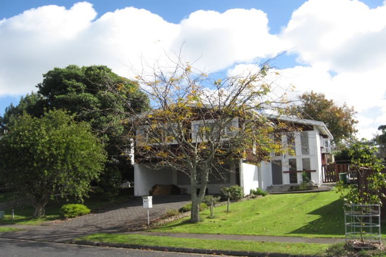 Photo of property in 43 Beechdale Crescent, Pakuranga Heights, Auckland, 2010