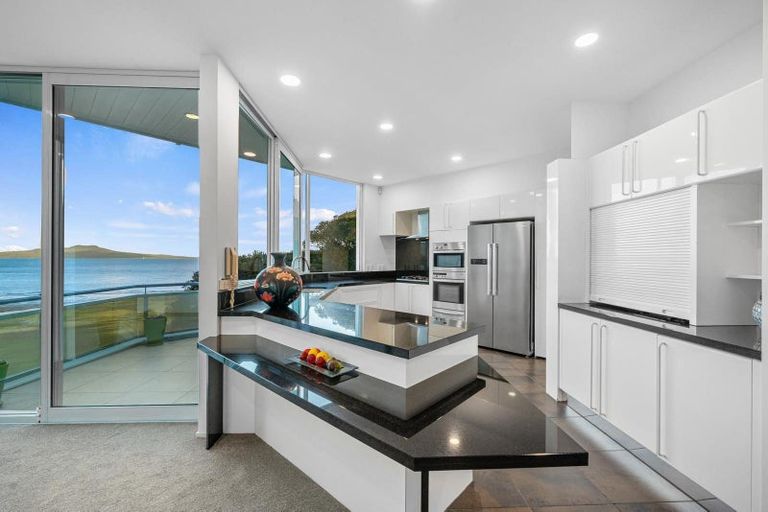 Photo of property in 1/9 The Esplanade, Castor Bay, Auckland, 0620